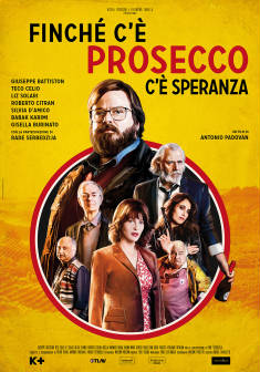 Le luci della Mostra del Cinema di Venezia sul Film “Finché c’è prosecco c’è speranza”. Campagna veneta, colline del Prosecco. Una serie di omicidi e, unico indiziato.
