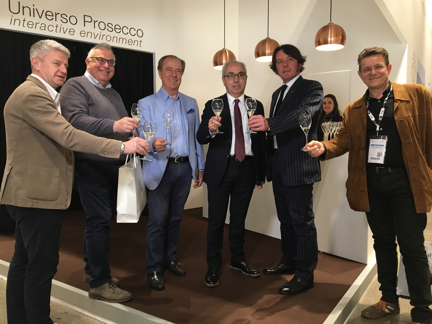 Il Presidente Pozza in visita a Universo Prosecco al Vinitaly plaude la volontà dei consorzi di fare squadra.