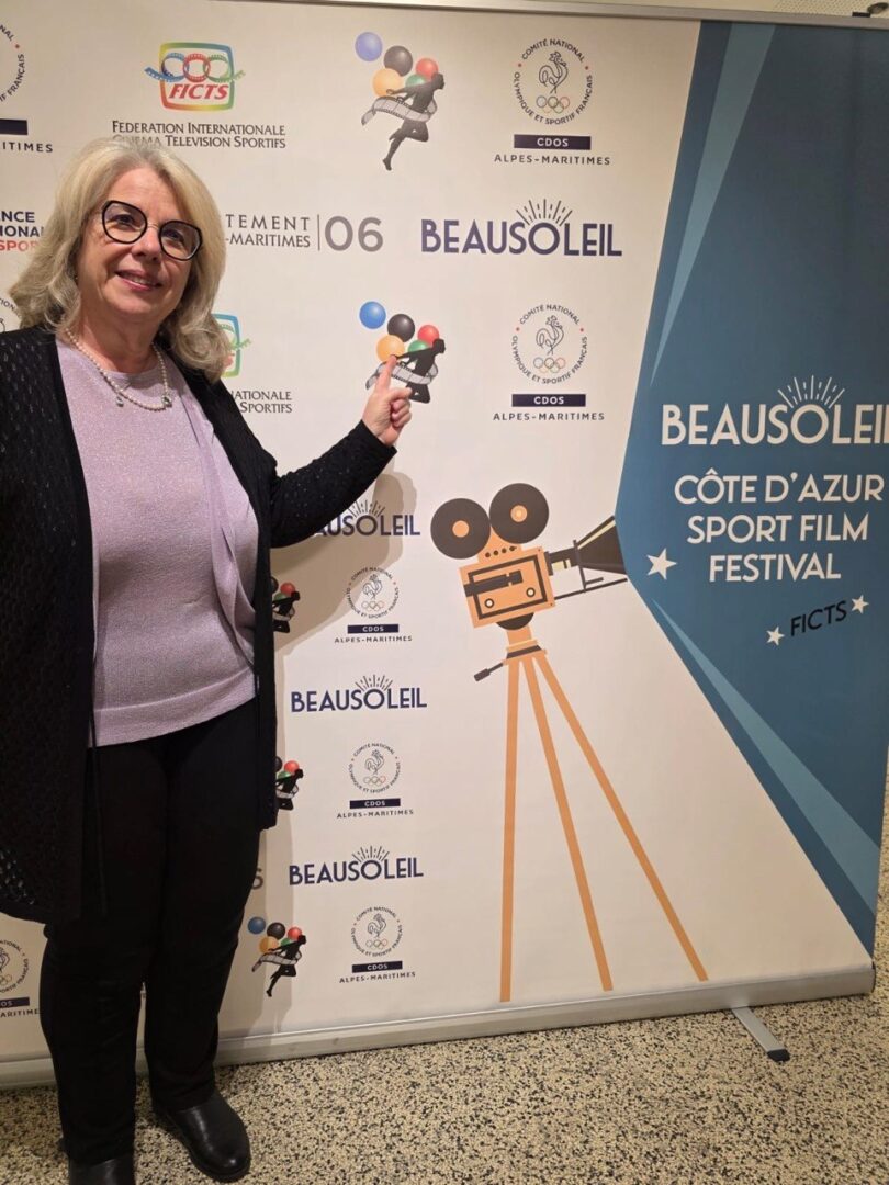 Vicepresidente della Camera di Commercio di Treviso -Belluno | Dolomiti Nadia Zampol alla premiazione de Il Sesto Cerchio, il docufilm nato nell’ambito del progetto GenerAZIONE2026. Ha ritirato il riconoscimento ed è intervenuta sul palco portando la voce del territorio e delle istituzioni che hanno reso possibile il progetto