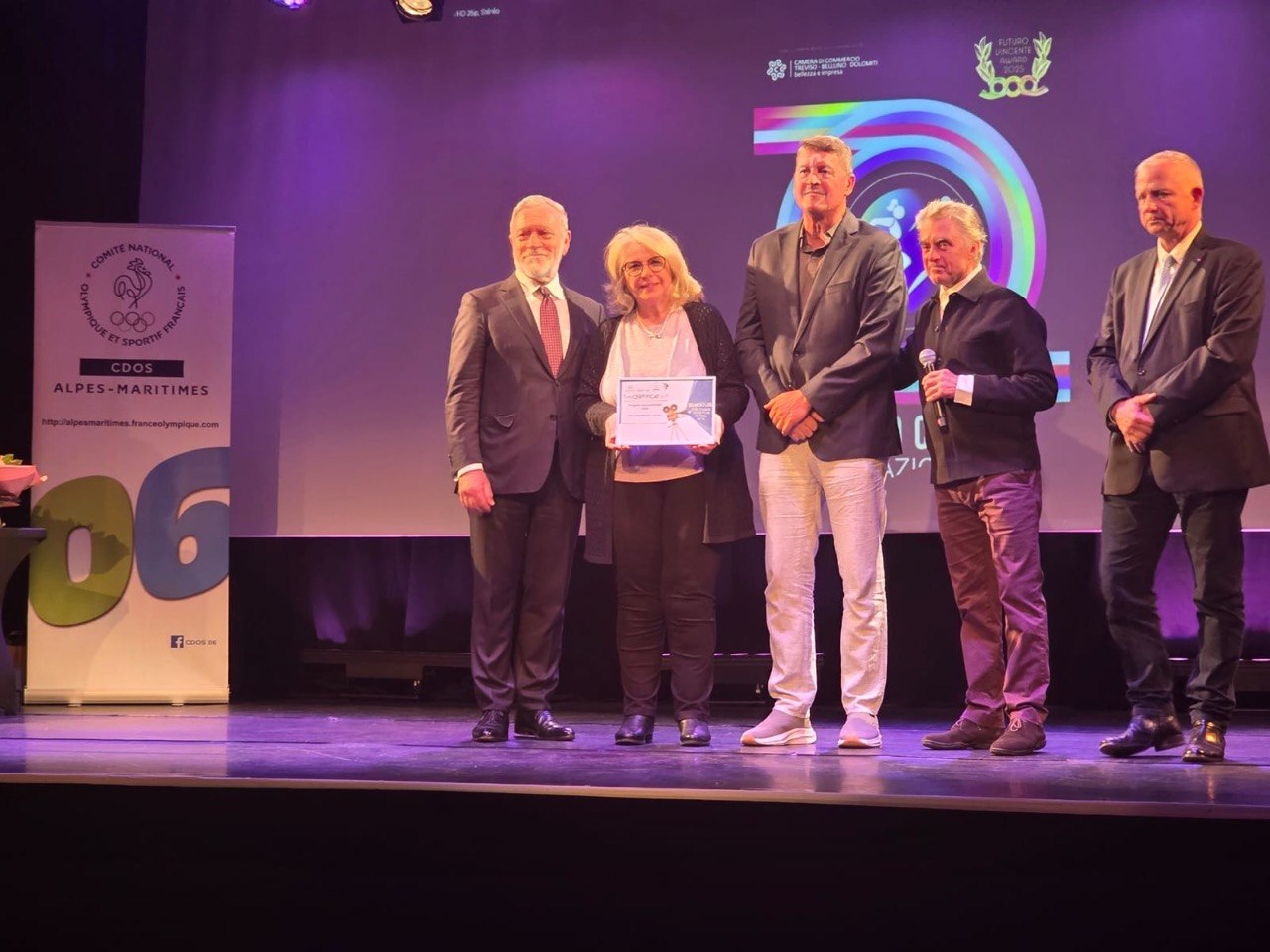 Vicepresidente della Camera di Commercio di Treviso -Belluno | Dolomiti Nadia Zampol alla premiazione de Il Sesto Cerchio, il docufilm nato nell’ambito del progetto GenerAZIONE2026. Ha ritirato il riconoscimento ed è intervenuta sul palco portando la voce del territorio e delle istituzioni che hanno reso possibile il progetto