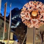 Foto di Cortina d'Ampezzo che raffigura il braciere e le piste illuminate
