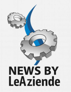 Grafica con due ingranaggi una grande e uno piccolo una fascia bluazzurro le unisce creando una curva sinuosa sotto scritta NEWS BY LeAziende Grafica con due ingranaggi una grande e uno piccolo una fascia bluazzurro le unisce creando una curva sinuosa sotto scritta NEWS BY LeAziende