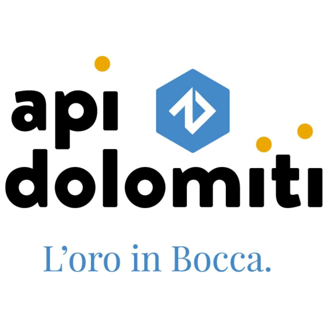 Logo Azienda Apidolomiti L'oro in bocca.Società Cooperativa con sede a Villa di Limana e continua a prestare servizio agli Apicoltori ai quali fornisce assistenza, materiali, strumenti e formazione.
