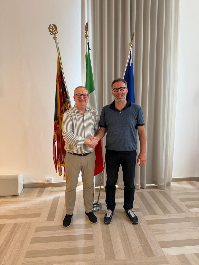 Immagine del Presidente De Bettin insieme al Presidente della Provincia di Belluno Marco Staunovo Polacco